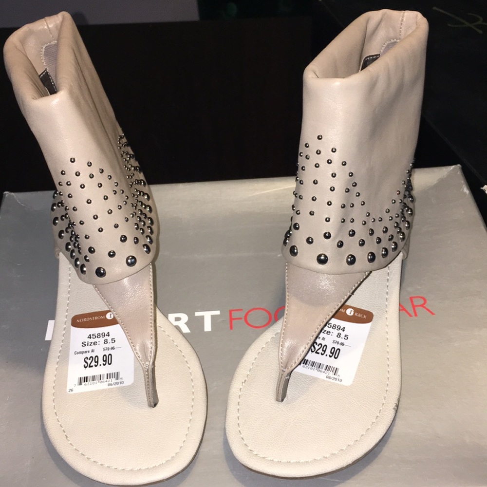 Size 8.5 Brand New Report Sandals